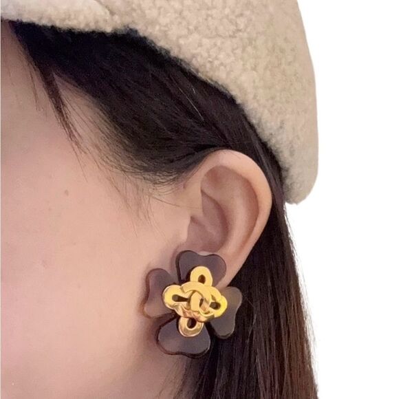 CHANEL Tortoiseshell Clover Gold Vintage Coco Clip on CC Earrings Rare - Picture 7 of 7